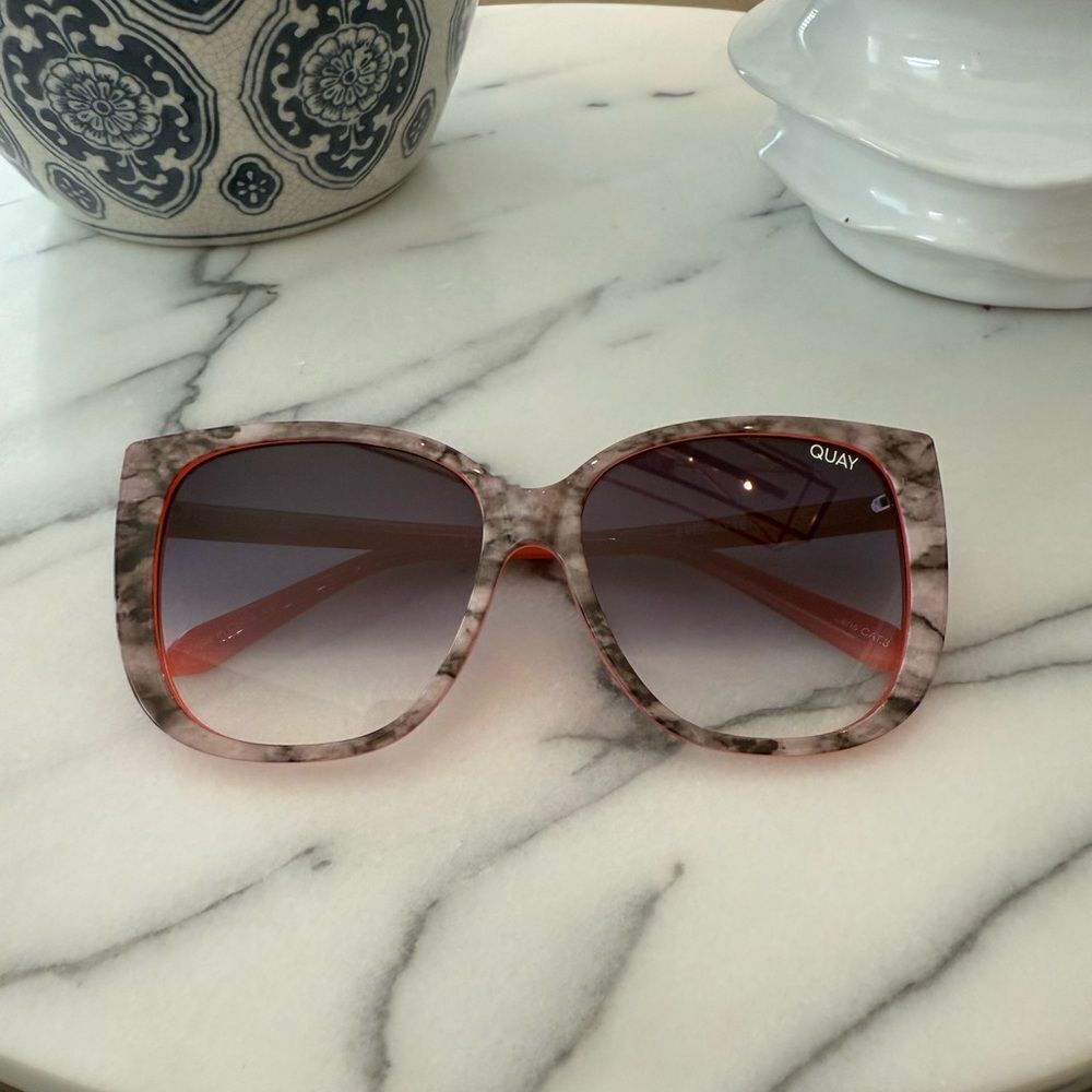 Quay Ever After Sunglasses⭐️ - Picture 6 of 7